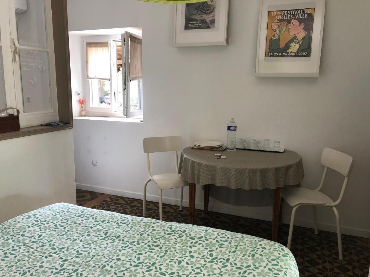 Le Bourguet Acomodação com café da manhã Solliès-Pont Exterior foto